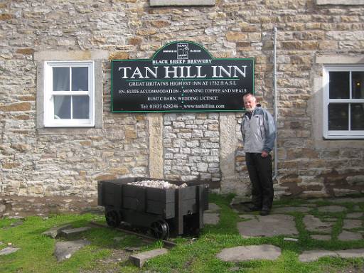 08_59-1.jpg - Tank Hill Inn - Great Britain's highest Inn